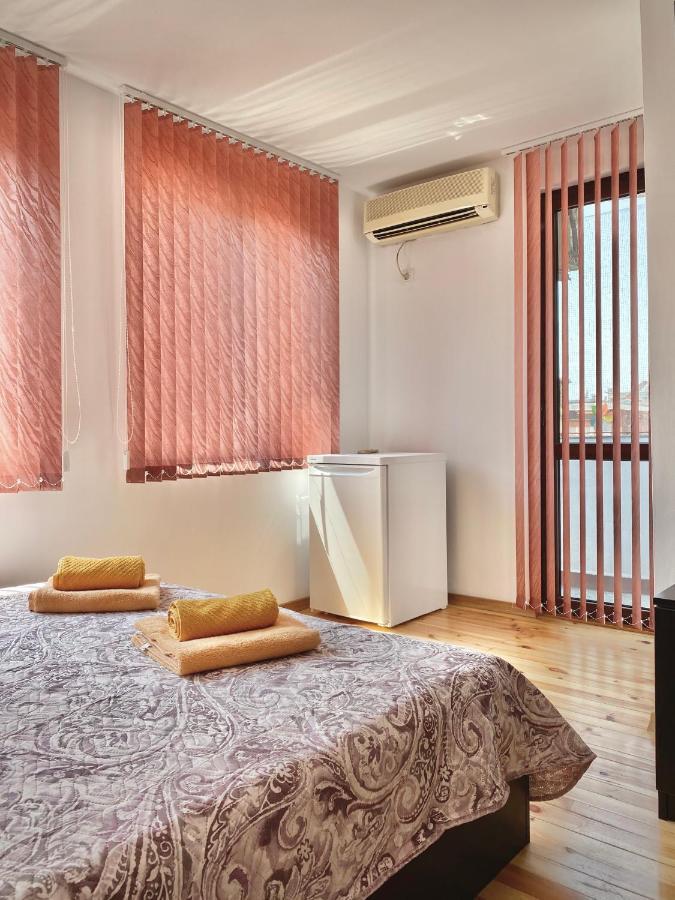 Bright Central Studio For 4 In Бургас Экстерьер фото